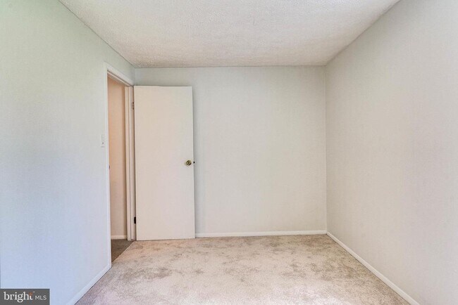 Building Photo - 2841 Shepperton Terrace