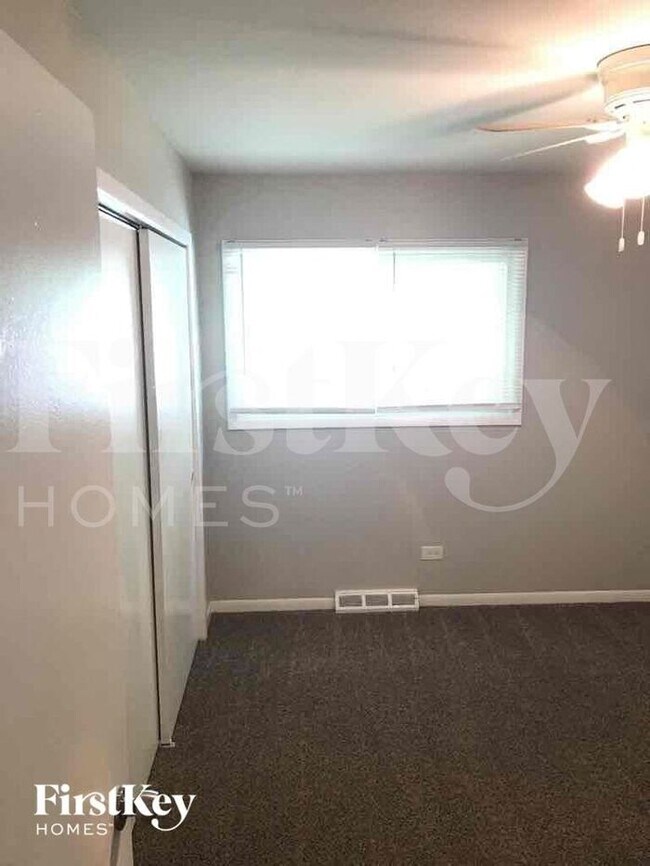 Building Photo - 2S383 Riverside Ave