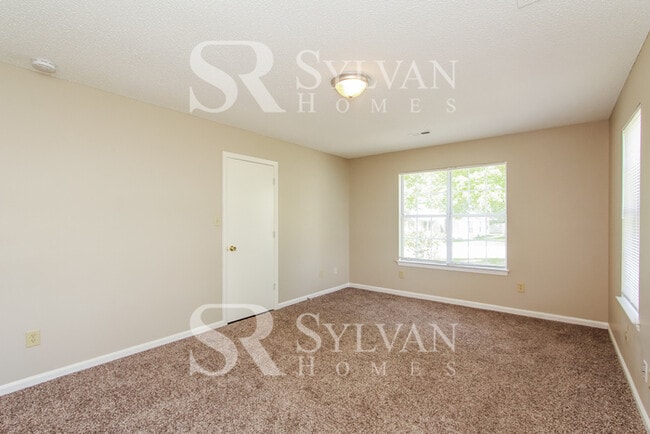 Building Photo - The living is easy in this 3 bedroom, 2 bathroom home