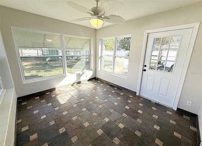 Building Photo - 105 N Aurora Ave