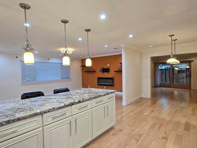 Building Photo - Beautifully Remastered Duet Home, Completely Renovated, A/C, Breakfast Bar, SS Appliances, W/D, W...