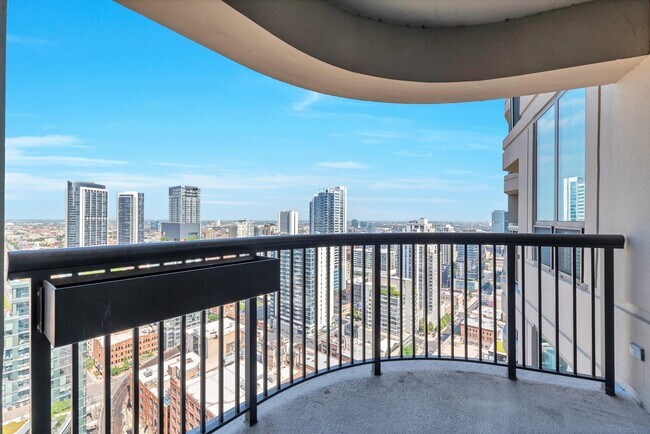 Building Photo - 400 N La Salle Dr