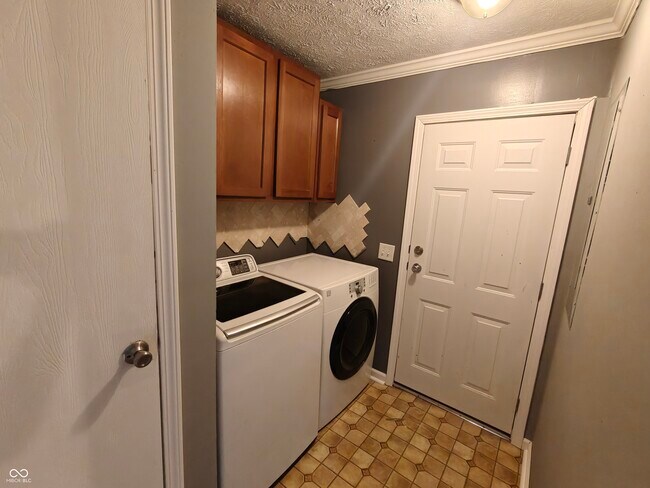 Building Photo - 802 Fern Dr
