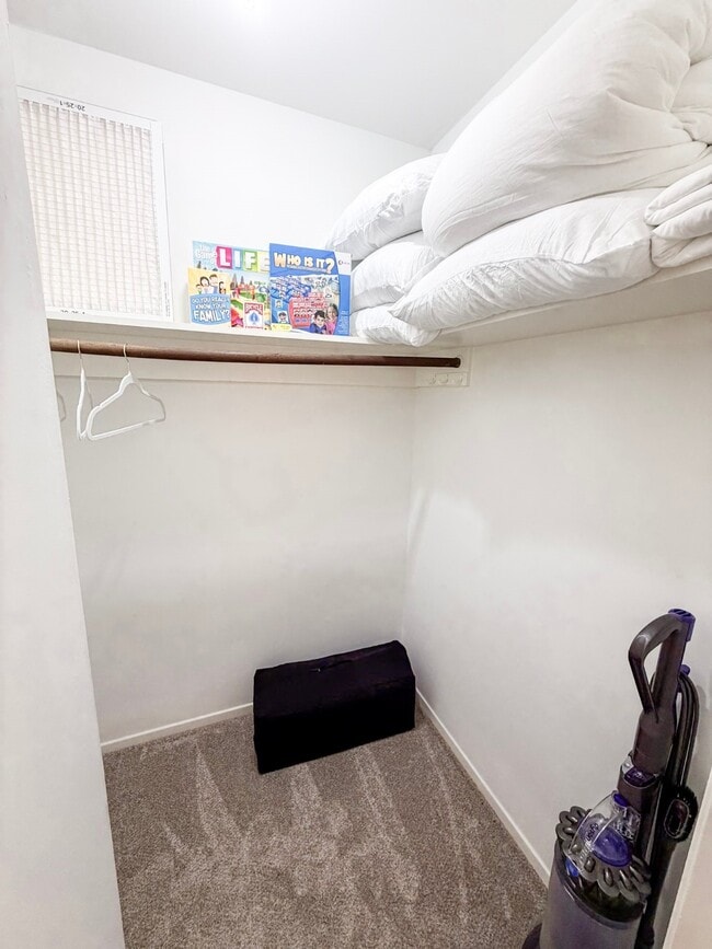 Building Photo - 29 Pinewood Forest Ct