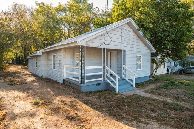 Building Photo - Bessemer Gem! Modern Renovation, Huge Livi...