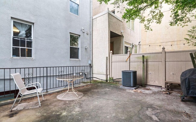 Building Photo - 1782 Frankford Ave