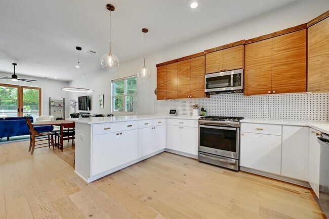 Building Photo - 4707 Craigwood Dr