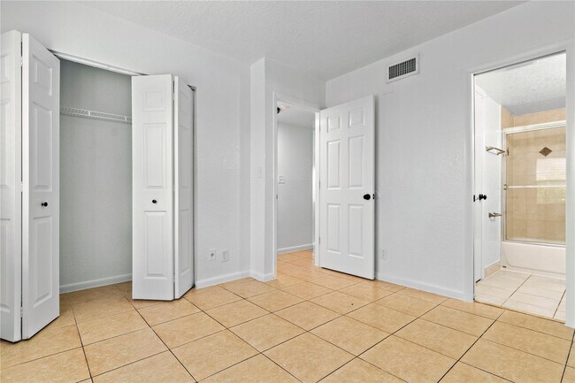 Building Photo - 11632 NW 26th Ct