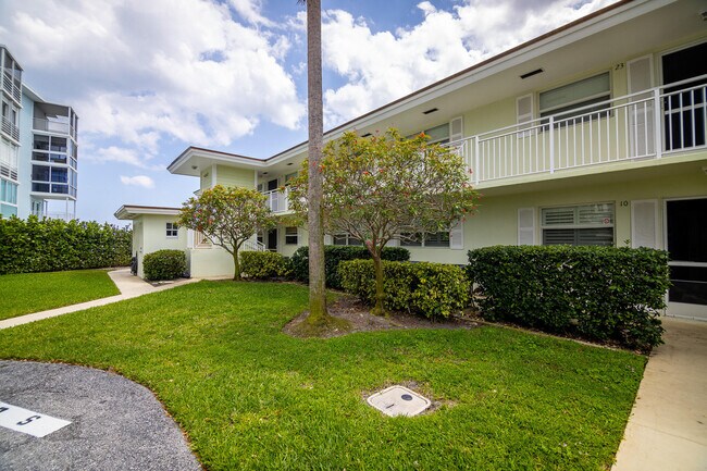 Building Photo - 68 Yacht Club Dr