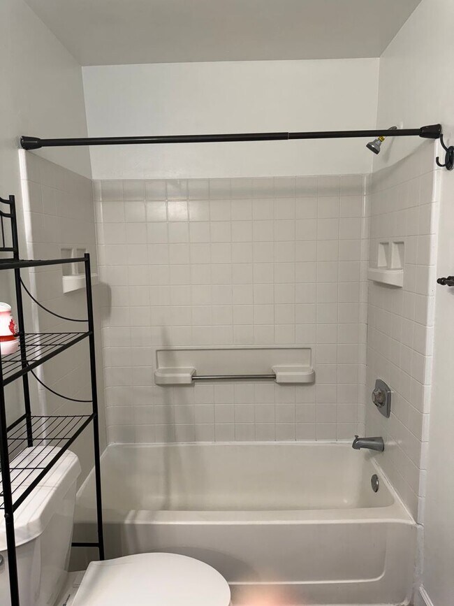 Building Photo - 3827 Bay Club Cir