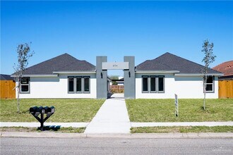 Building Photo - 206 S Ridge Ln