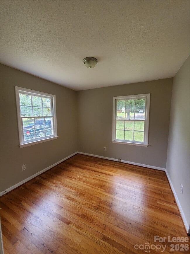 Building Photo - 1122 Rolling Ln