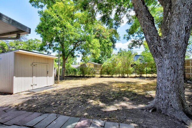 Building Photo - 430 Beryl Dr