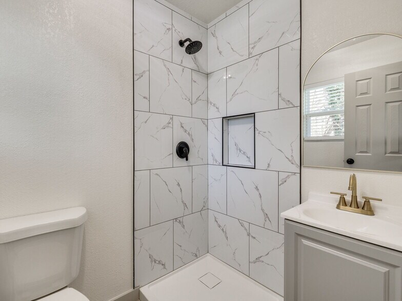 Building Photo - 1300 N McKinley Ave