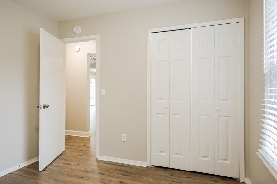 Building Photo - 2916 Trenton Ct