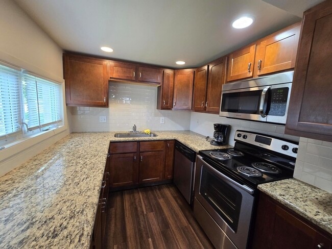 Building Photo - 1500 Camellia Dr