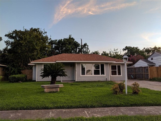 Building Photo - 3710 Zephyr St