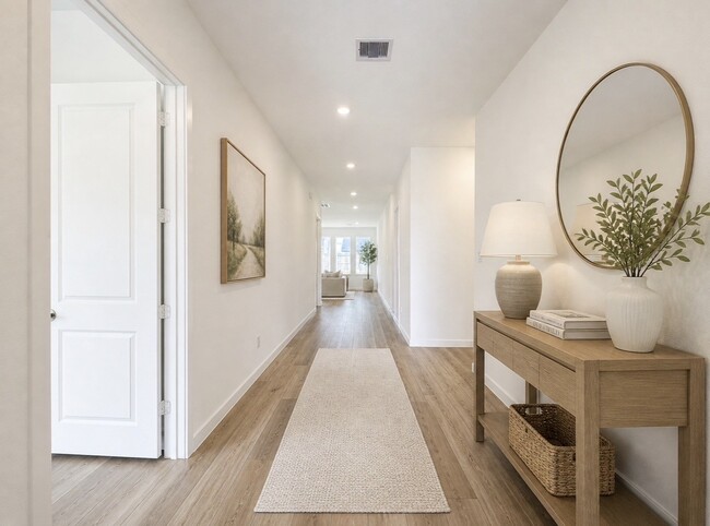 Building Photo - 31026 Sun Vly Dr