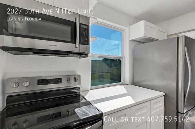 Building Photo - 2027 30th Ave N