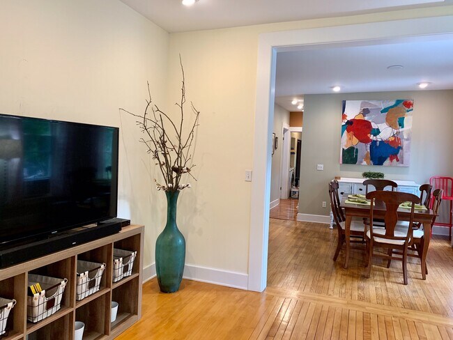 Building Photo - 299 Nelson Ave