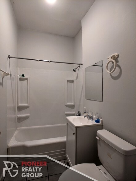 Building Photo - 3542 N Halsted St