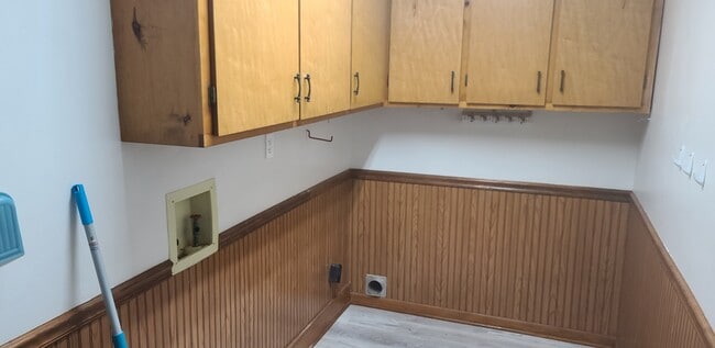 Building Photo - 1107 Davis Dr