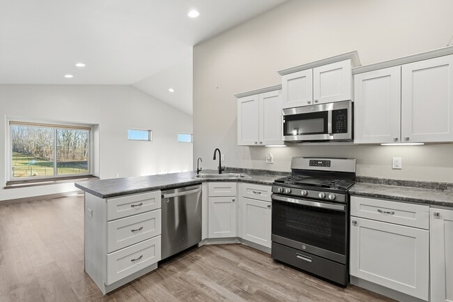 Building Photo - 720 Creekside Dr