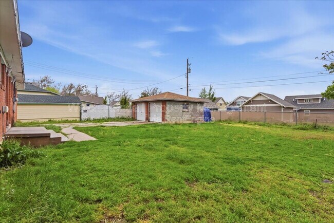 Building Photo - 2353 Jackson Ave