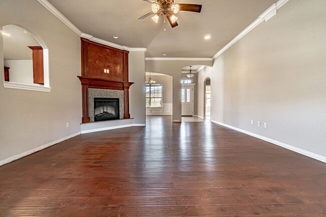 Building Photo - Centerton Family Home!