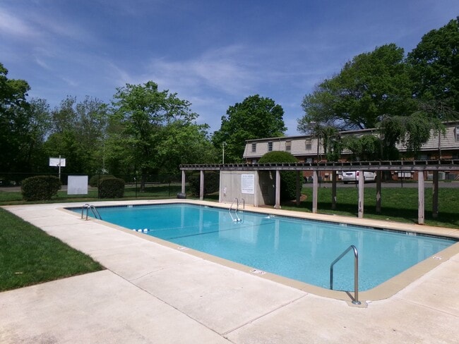 Building Photo - Salem Square Apartments
