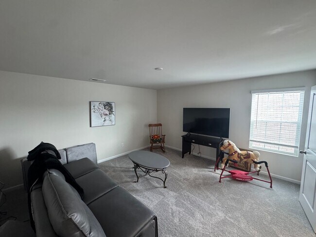 Building Photo - 2362 Trollinger Dr