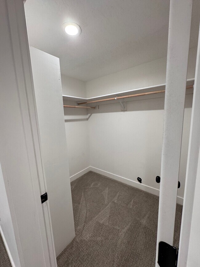 Building Photo - 11302 S Silver Ridge Dr
