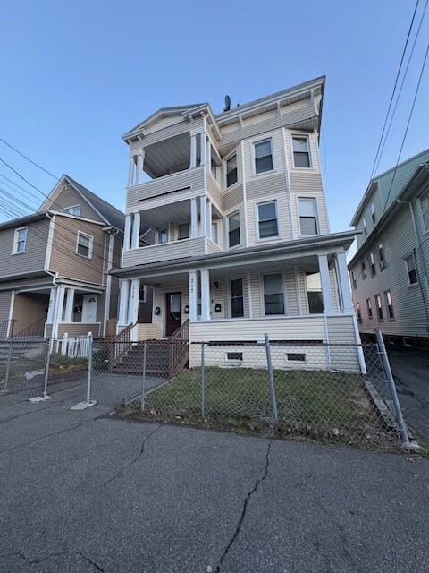 Building Photo - 315-317 Maplewood Ave