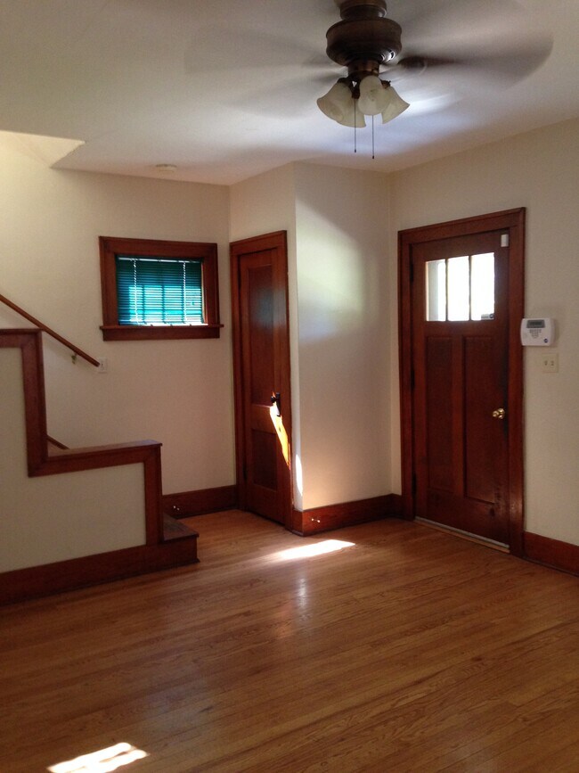 Building Photo - 523 Fairchild St