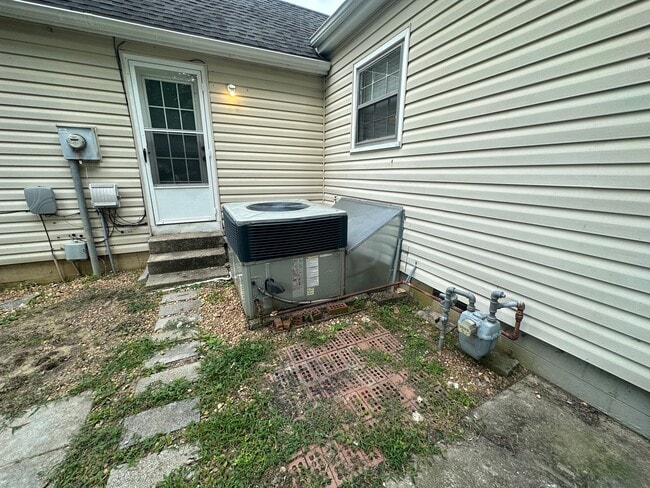 Building Photo - 510 Layne St