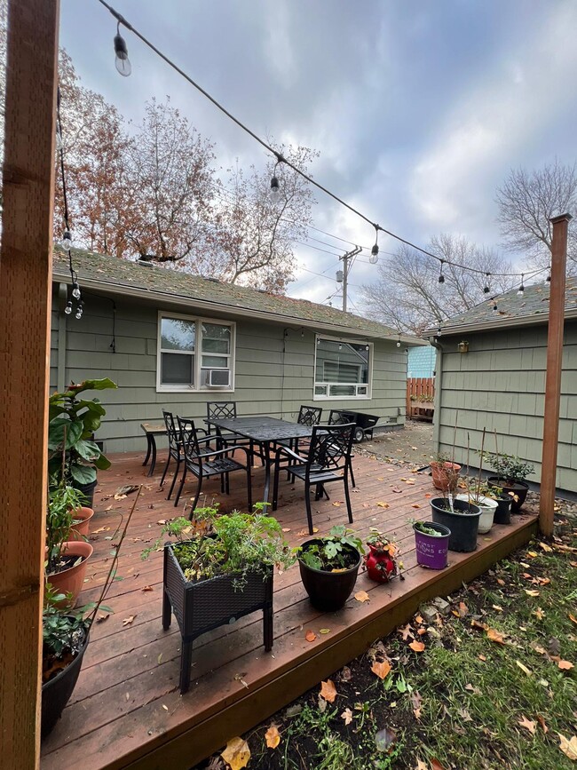 Backyard deck with patio furniture - 3002 E McLoughlin Blvd