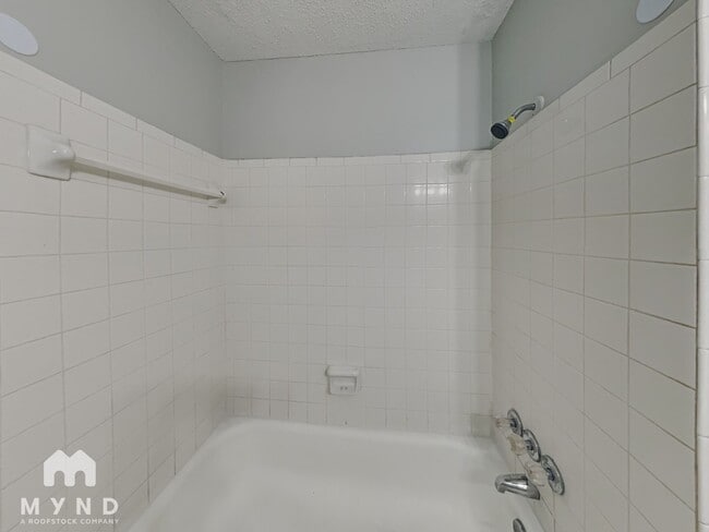 Building Photo - 3859 Hyacinth Dr