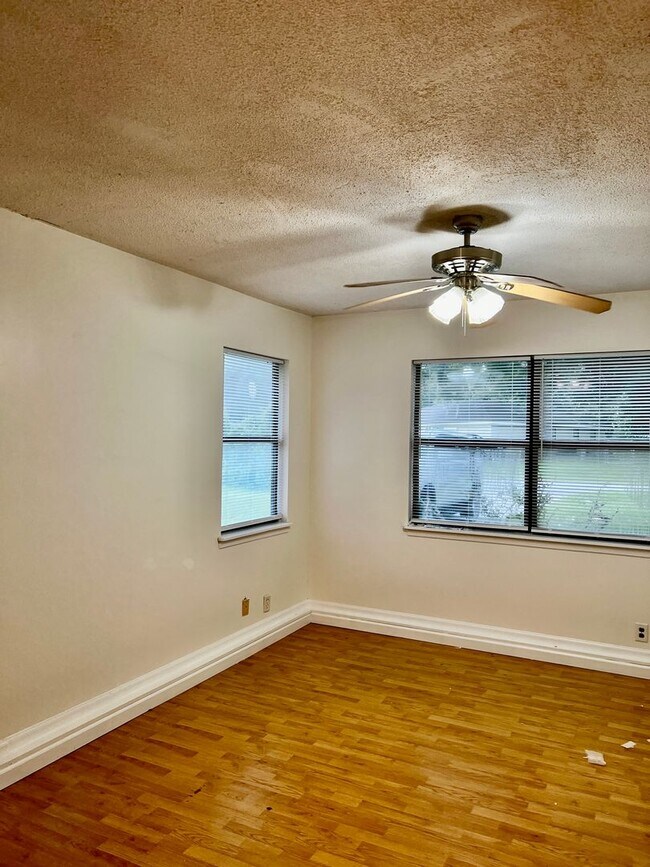 Building Photo - Charming 3-Bedroom, 2-Bathroom Home with Sunroom & Flex Room