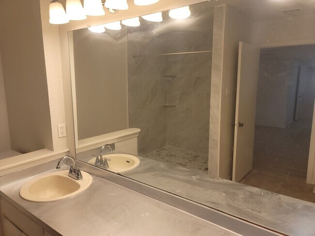 Building Photo - 110 La Fawn Cir
