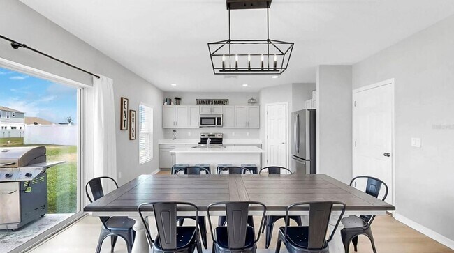 Building Photo - Spacious 5bed - With Amenities!