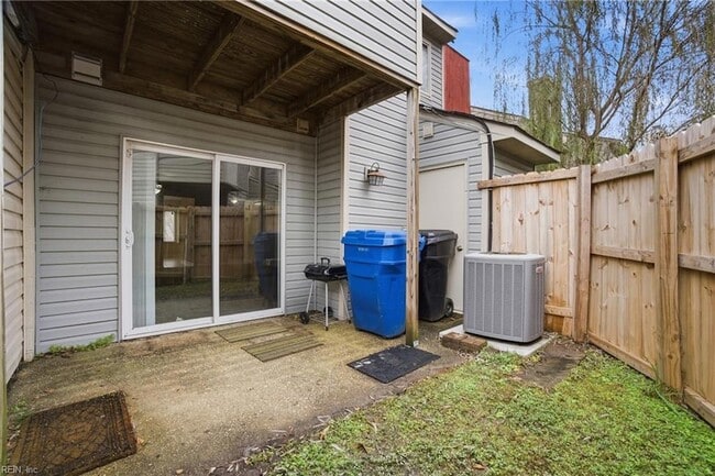 Building Photo - 710 Waters Dr