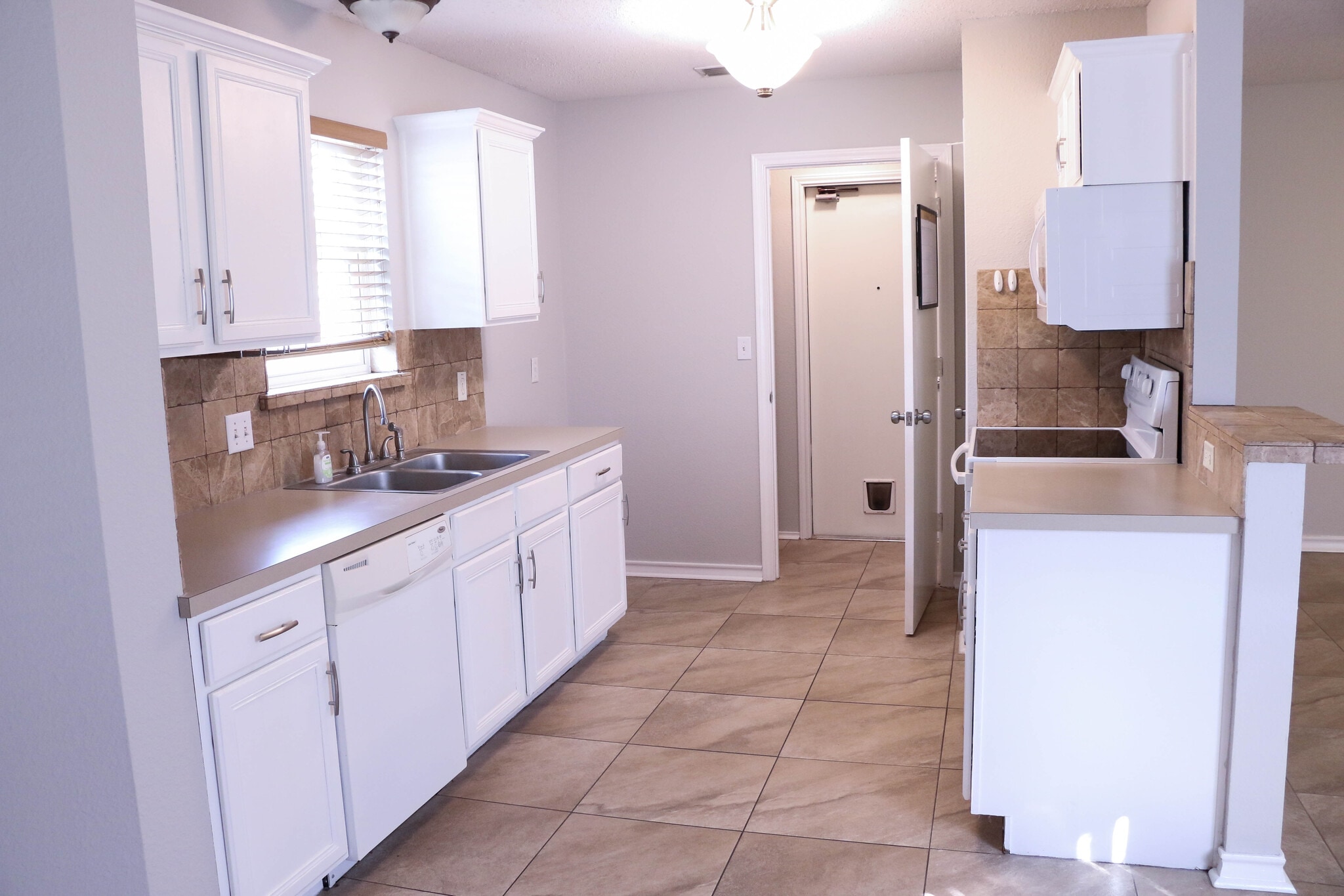 Kitchen - 1013 Cupertino St