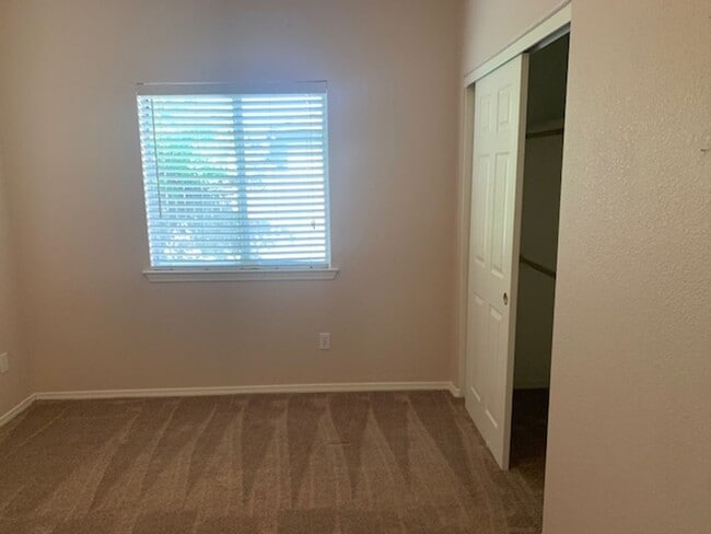Building Photo - 3 Bedroom, 2 Bath Home with attached 3 car...