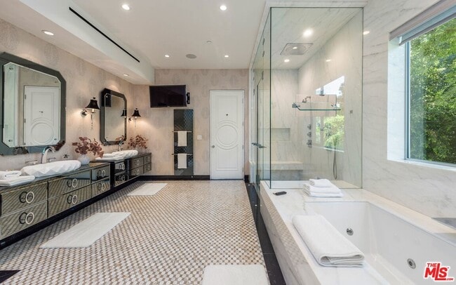 Building Photo - 9663 Santa Monica Blvd