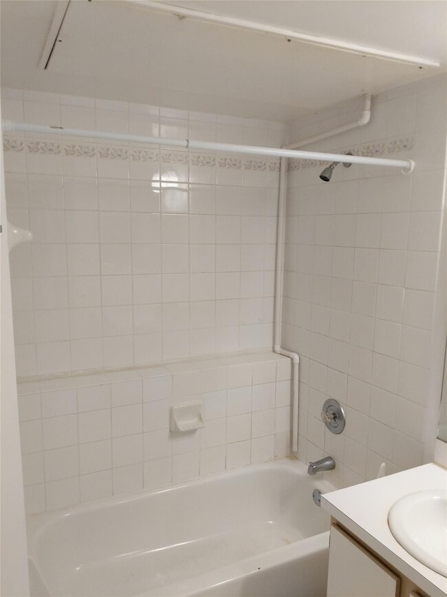 Building Photo - 761 SW 148th Ave