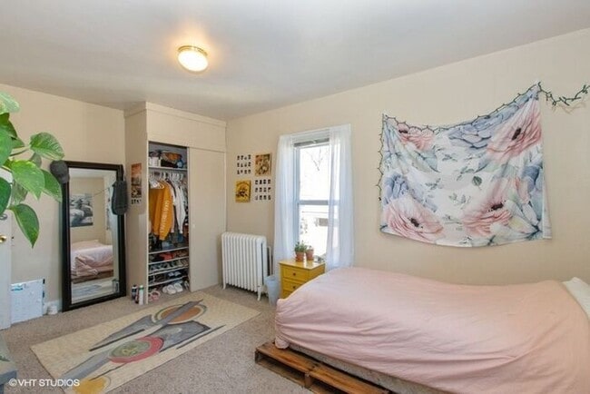 Building Photo - $3,400 | 4 Bedroom, 2 Bathroom House | Pet...