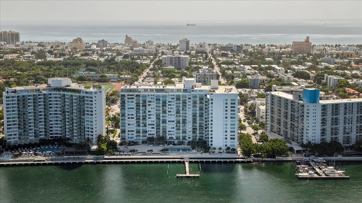 Building Photo - 1000 West Ave