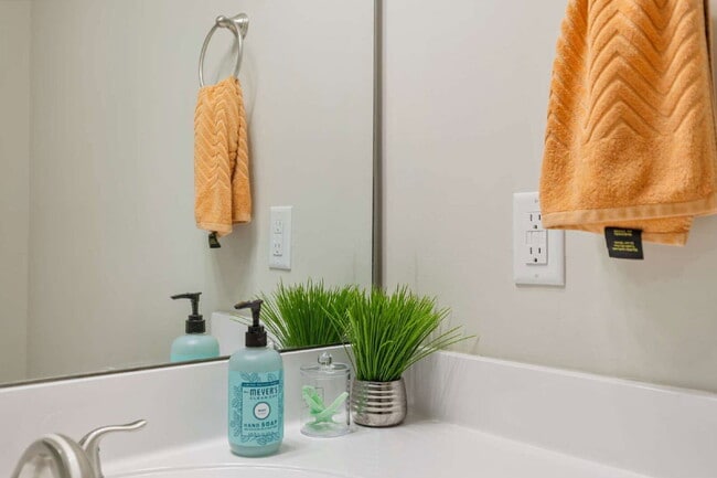 Building Photo - 214 Jeremy Ln