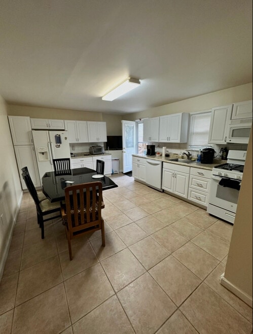 Building Photo - 203 Pineview Ave