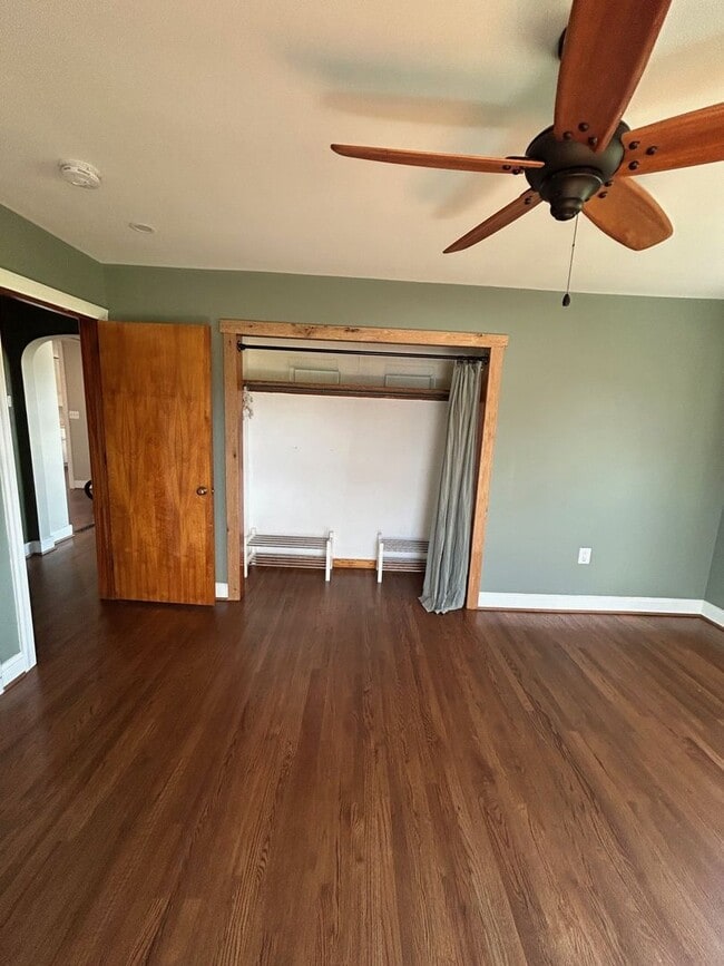 Building Photo - Remodeled rancher just outside of Frederick with stunning mountain views ready for you!